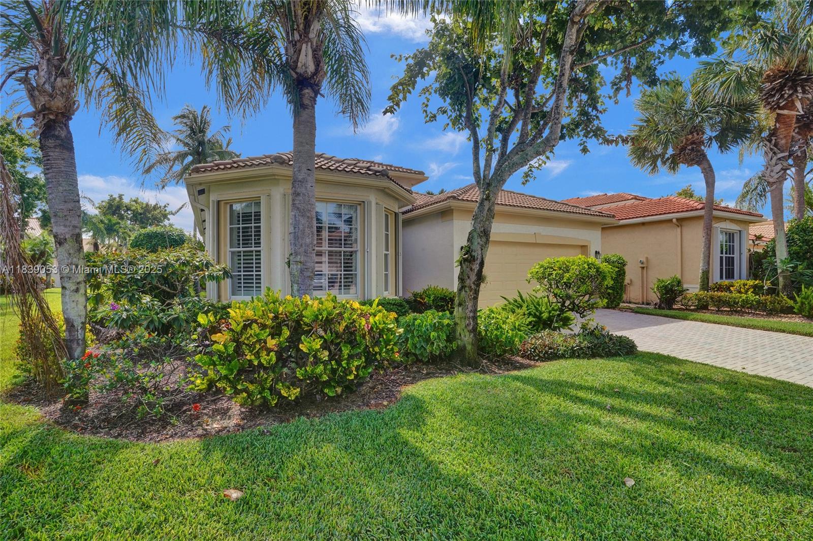 VALENCIA PALMS - Residential