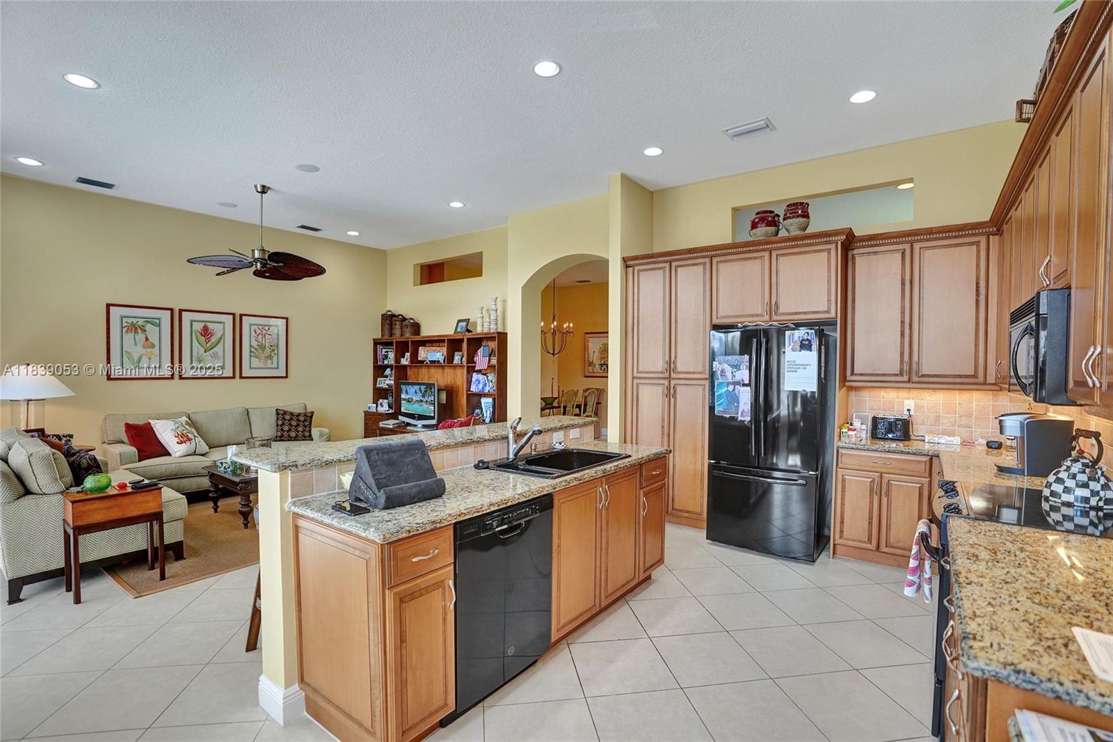VALENCIA PALMS - Residential