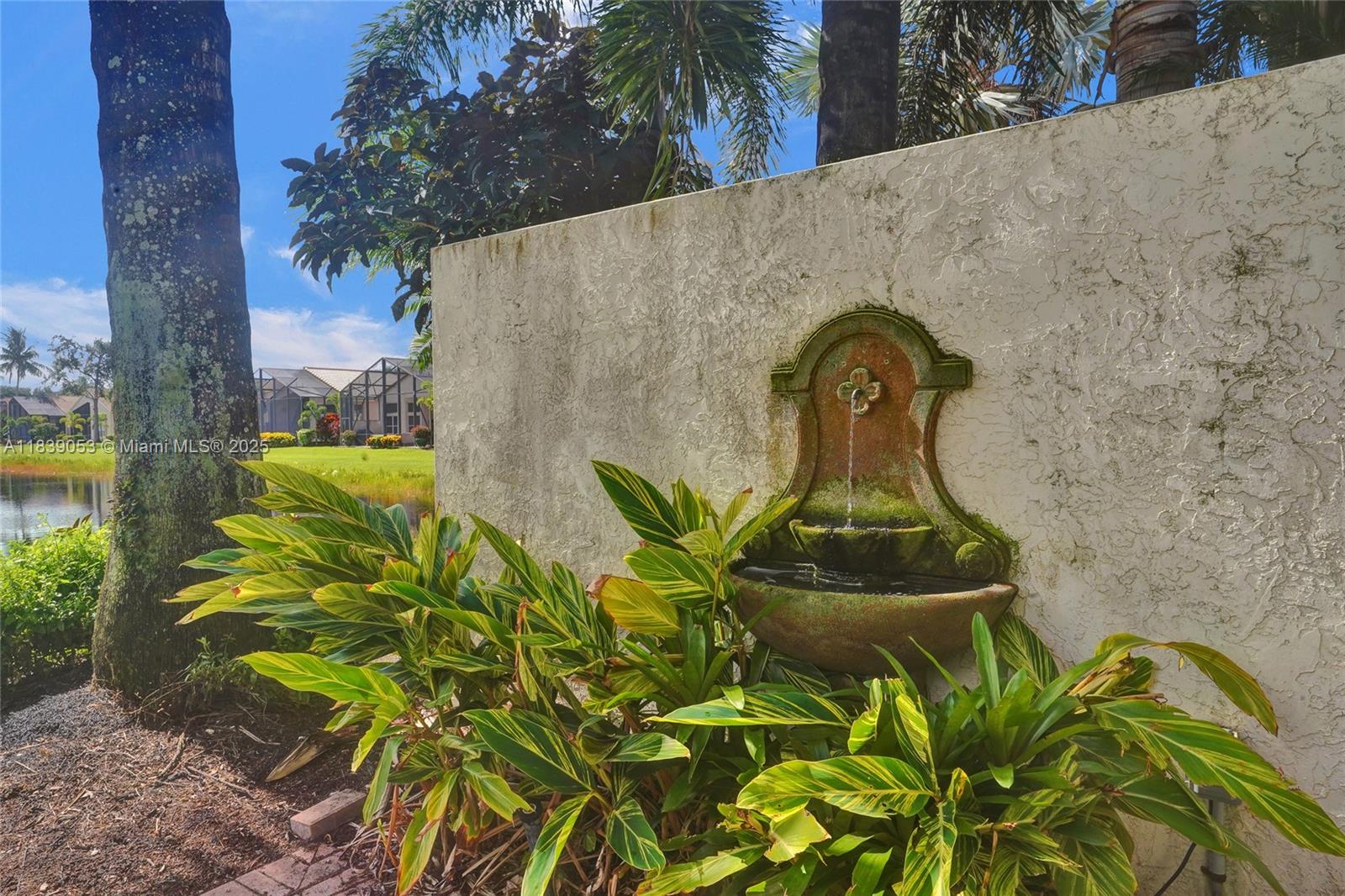VALENCIA PALMS - Residential