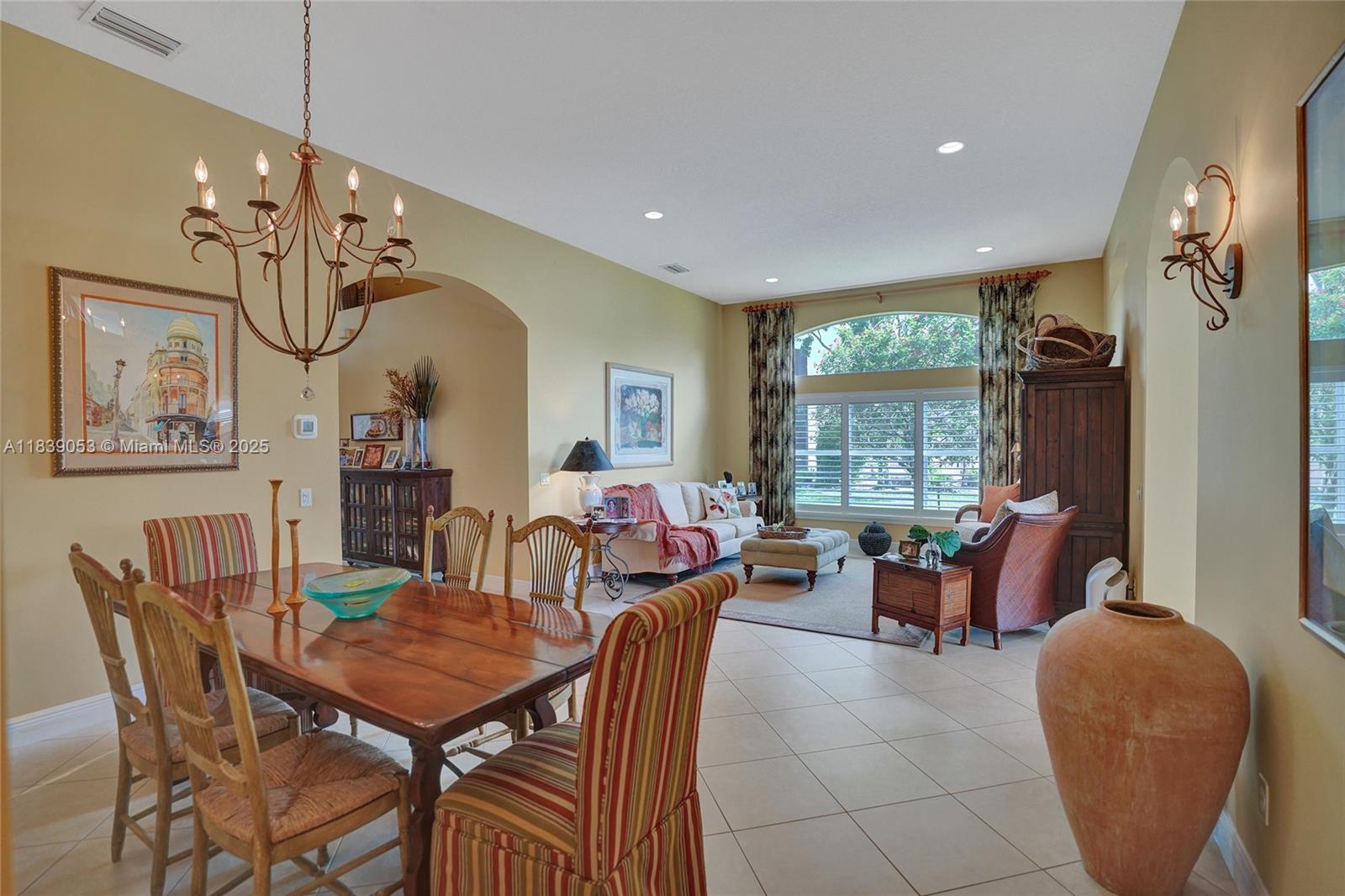 VALENCIA PALMS - Residential