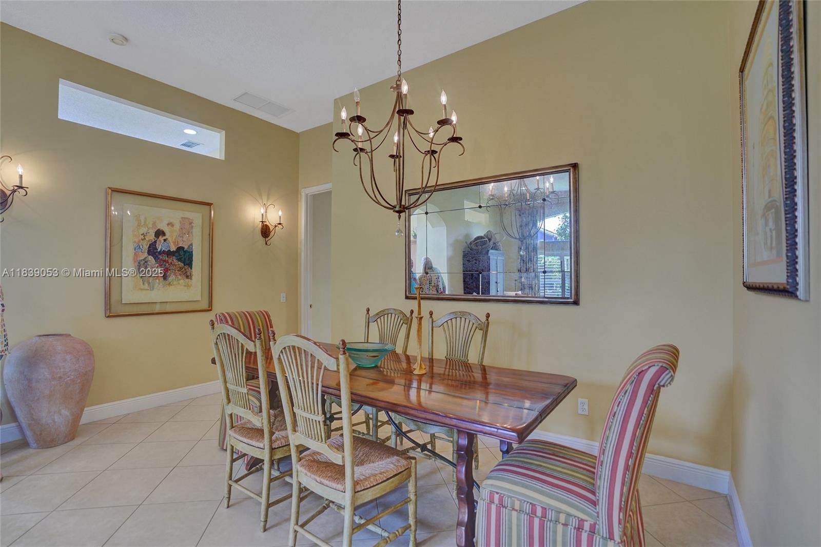 VALENCIA PALMS - Residential