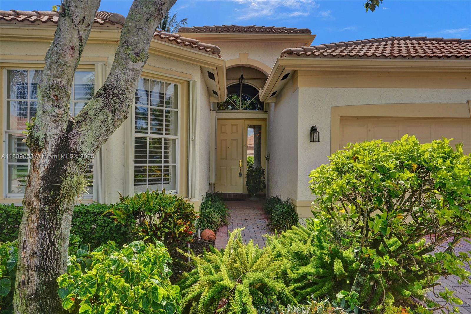 VALENCIA PALMS - Residential