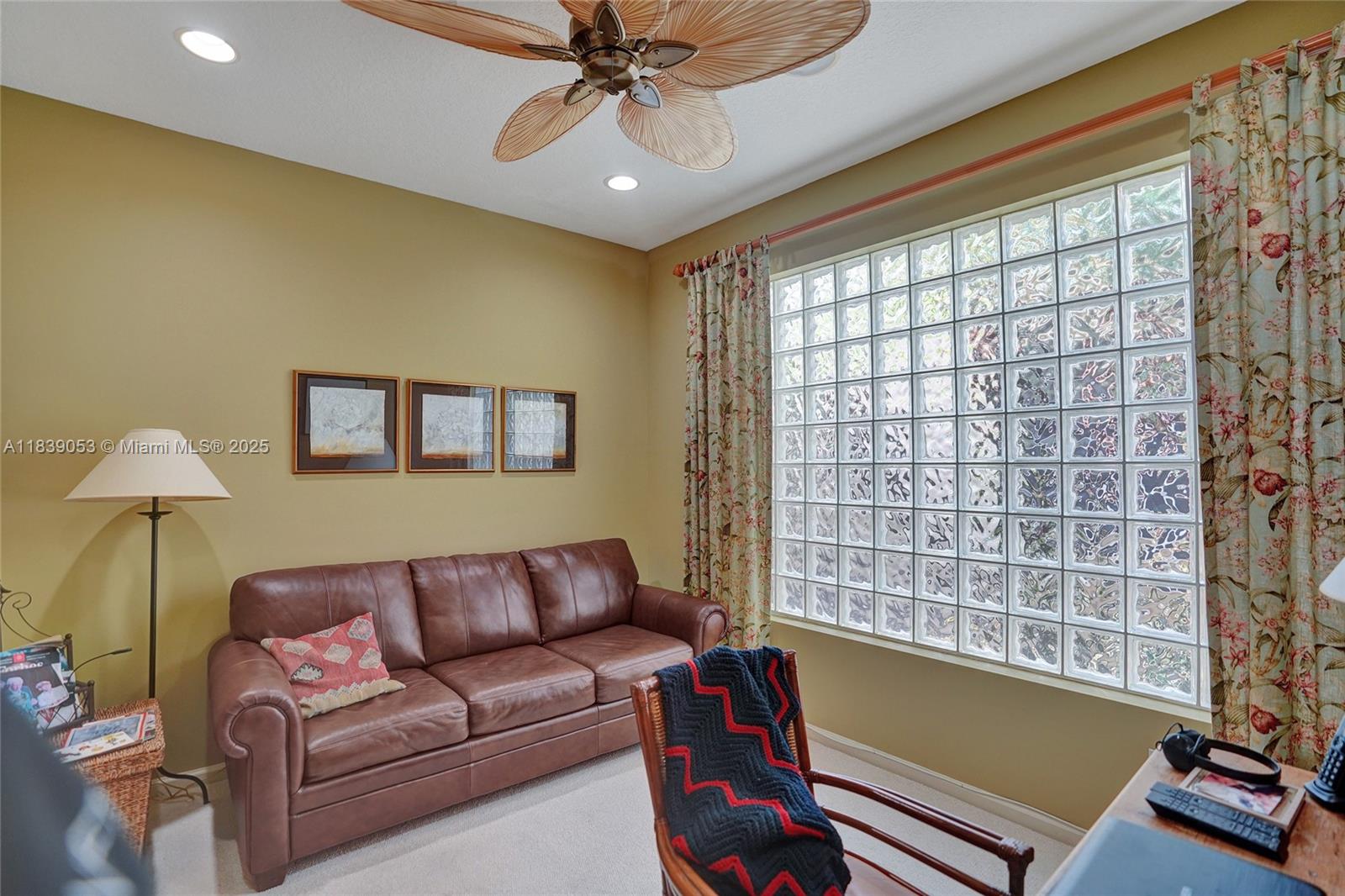 VALENCIA PALMS - Residential