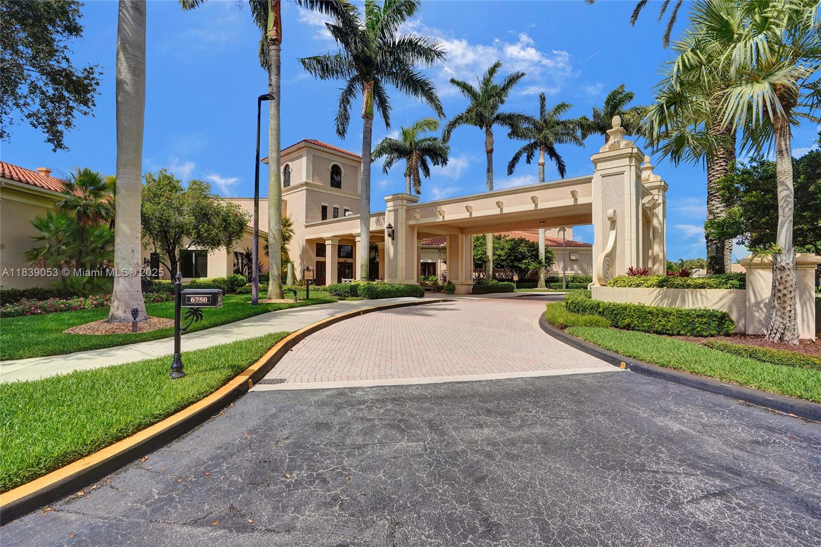 VALENCIA PALMS - Residential