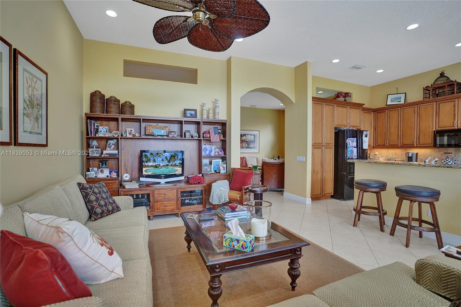 VALENCIA PALMS - Residential