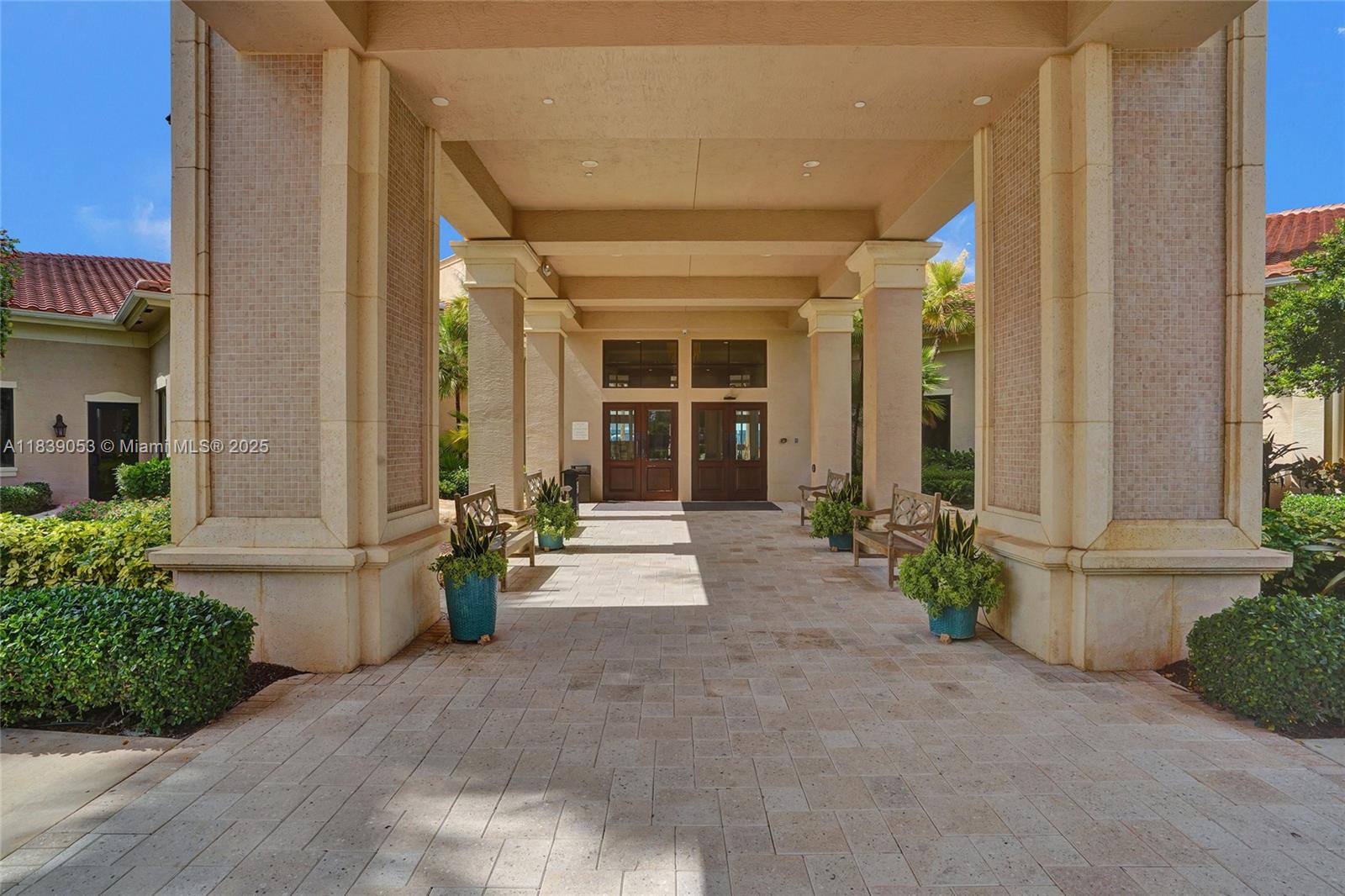 VALENCIA PALMS - Residential