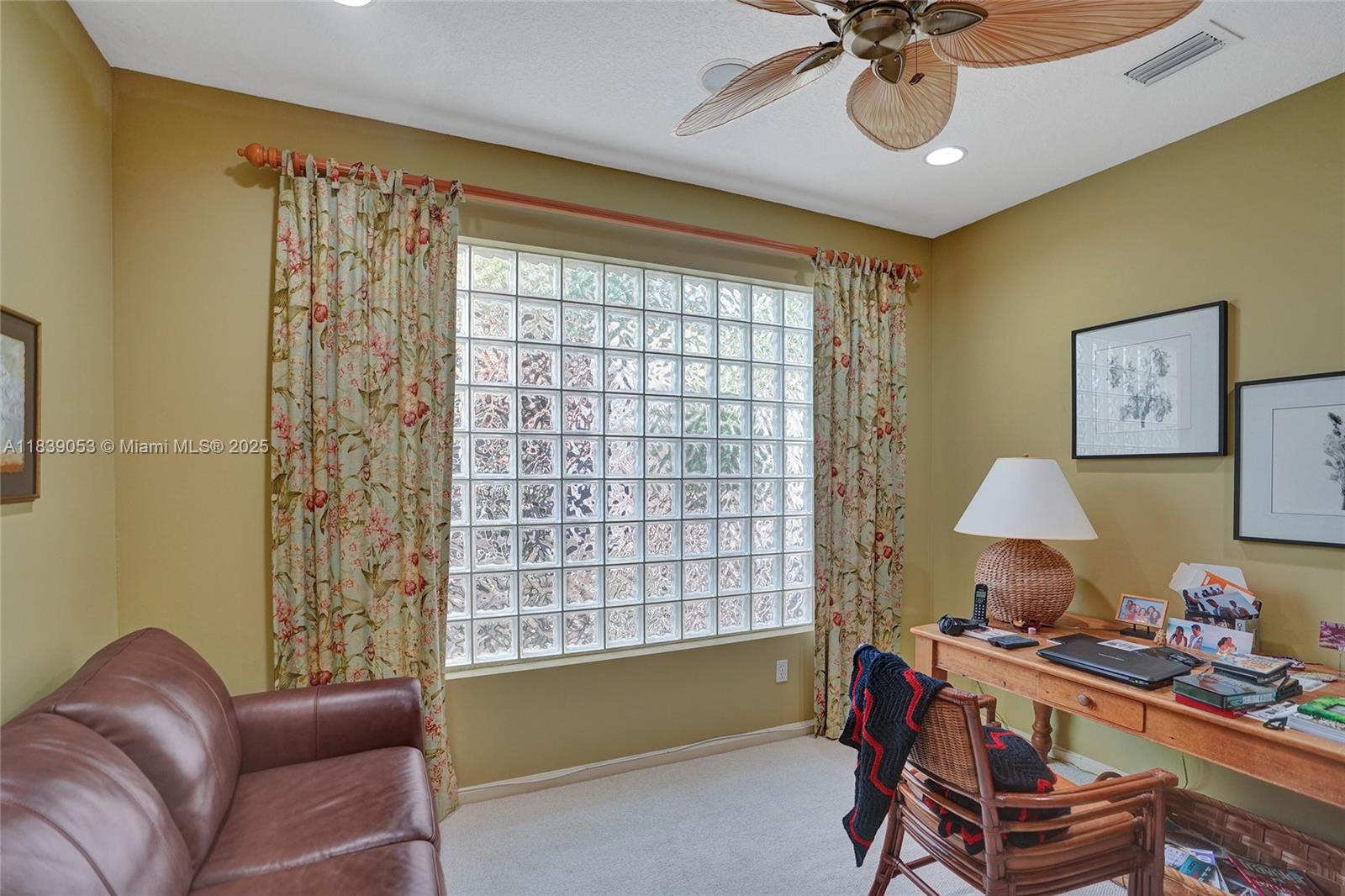 VALENCIA PALMS - Residential