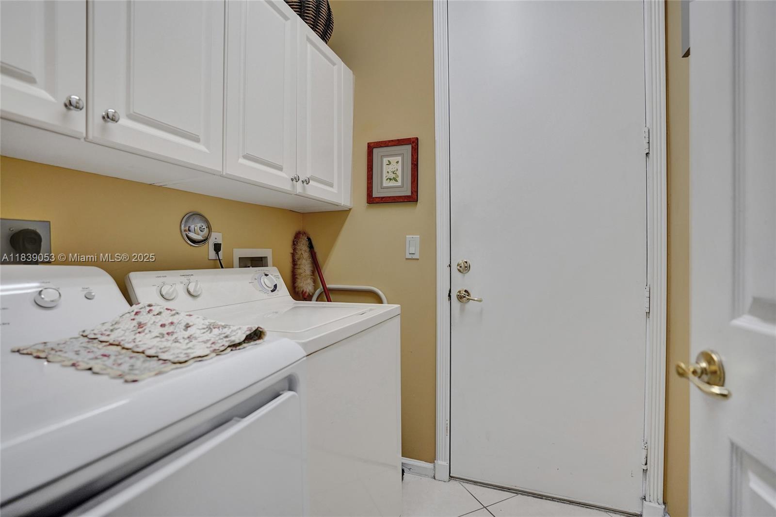 VALENCIA PALMS - Residential