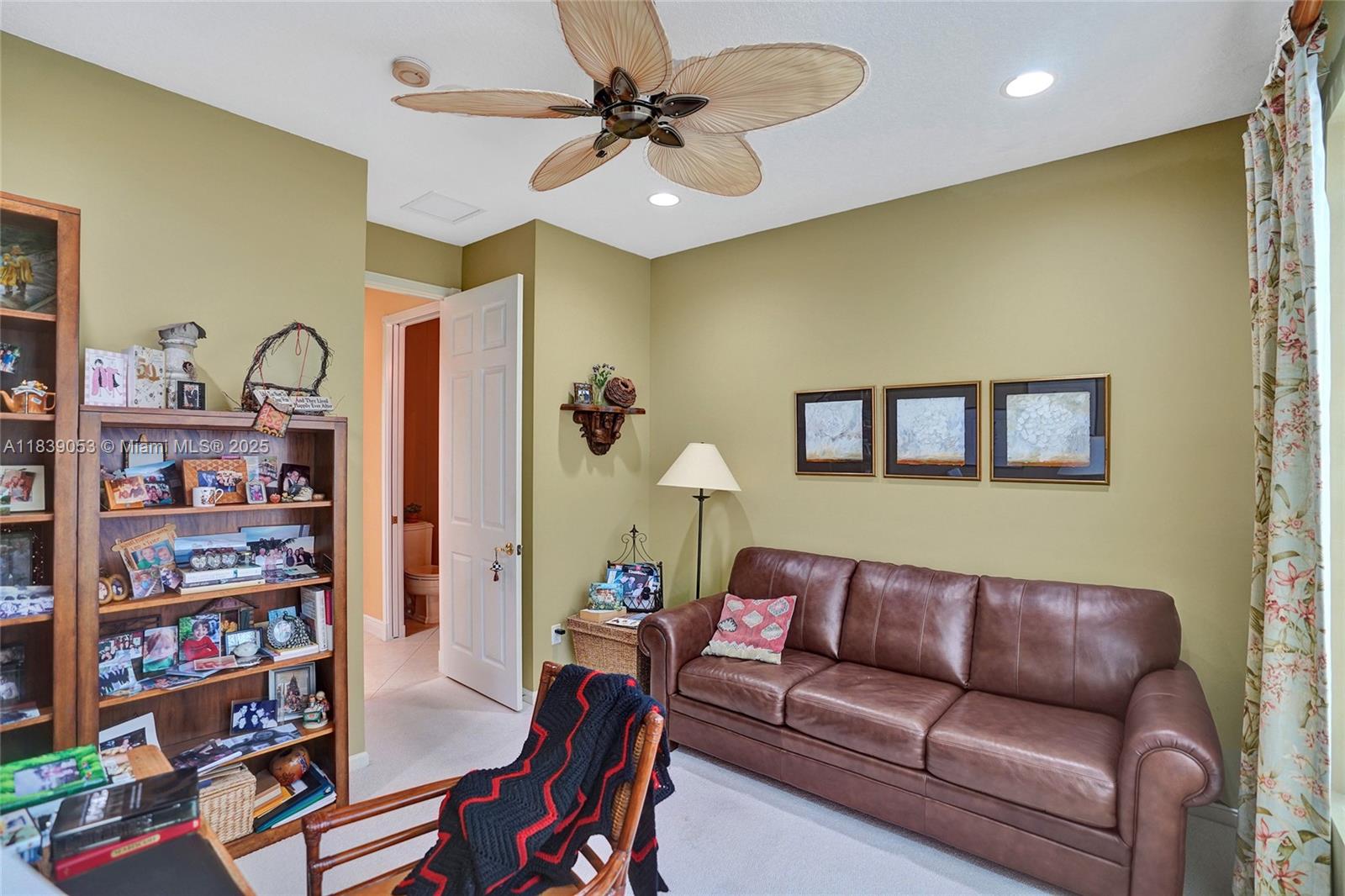 VALENCIA PALMS - Residential