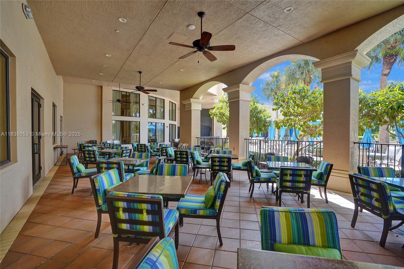 VALENCIA PALMS - Residential