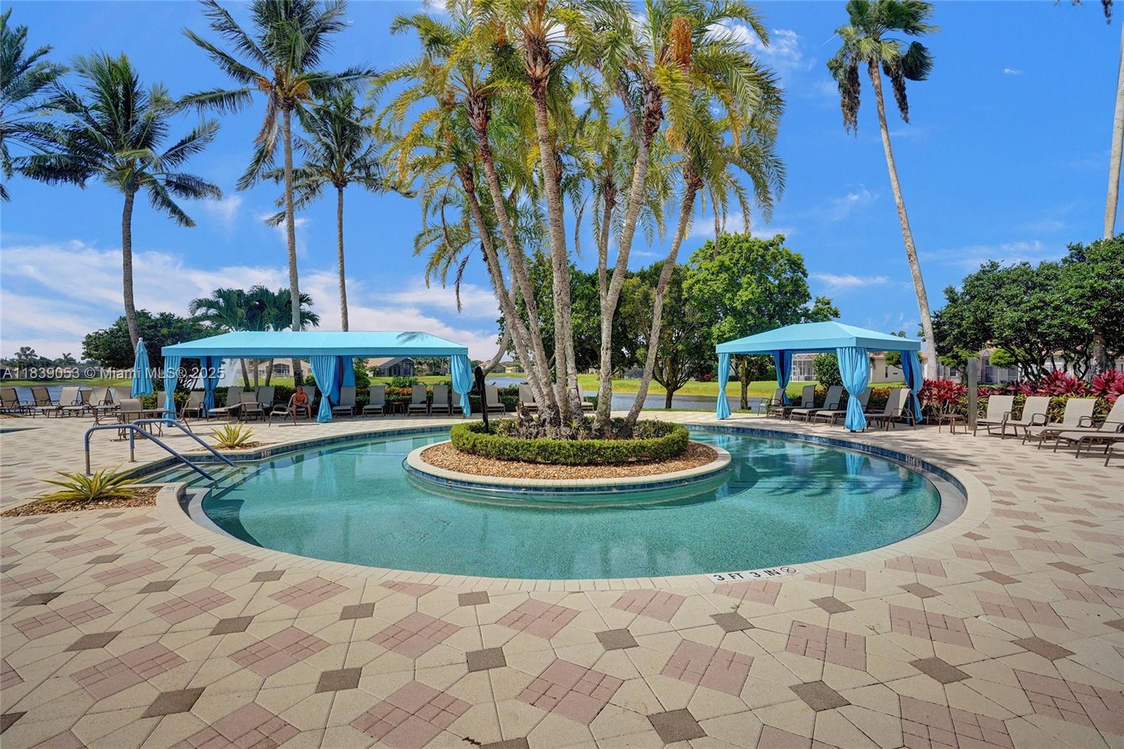 VALENCIA PALMS - Residential