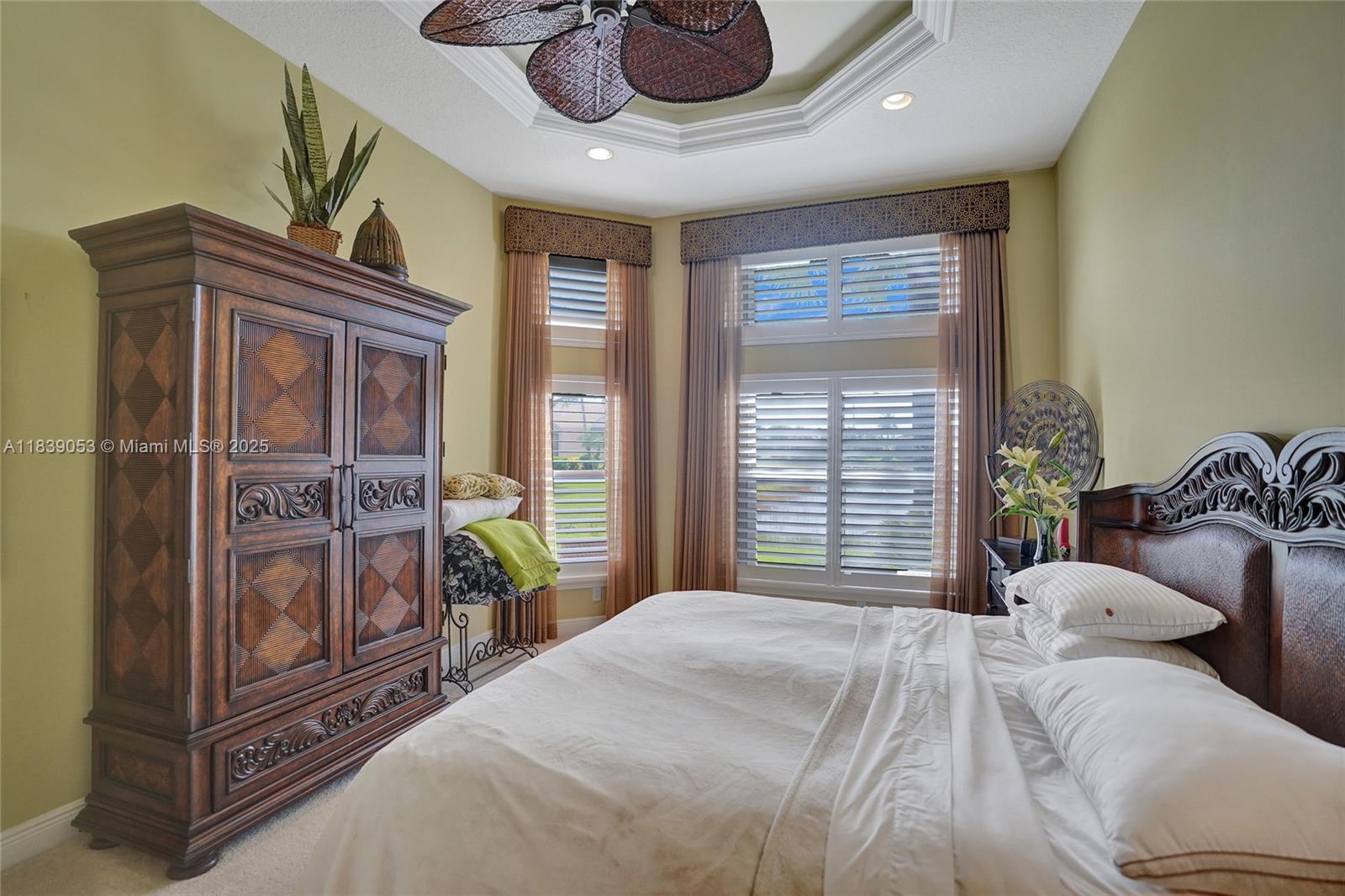 VALENCIA PALMS - Residential