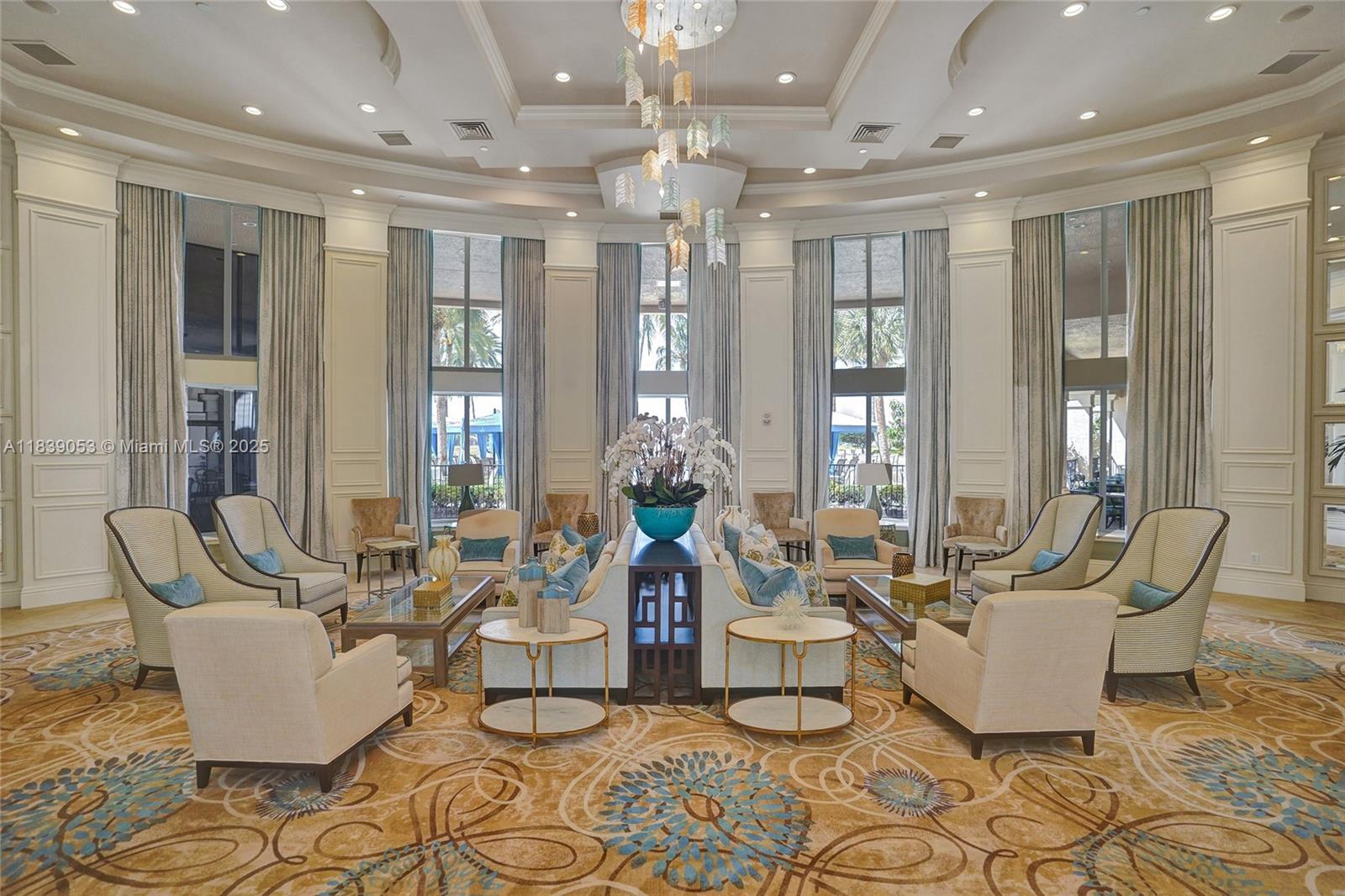 VALENCIA PALMS - Residential