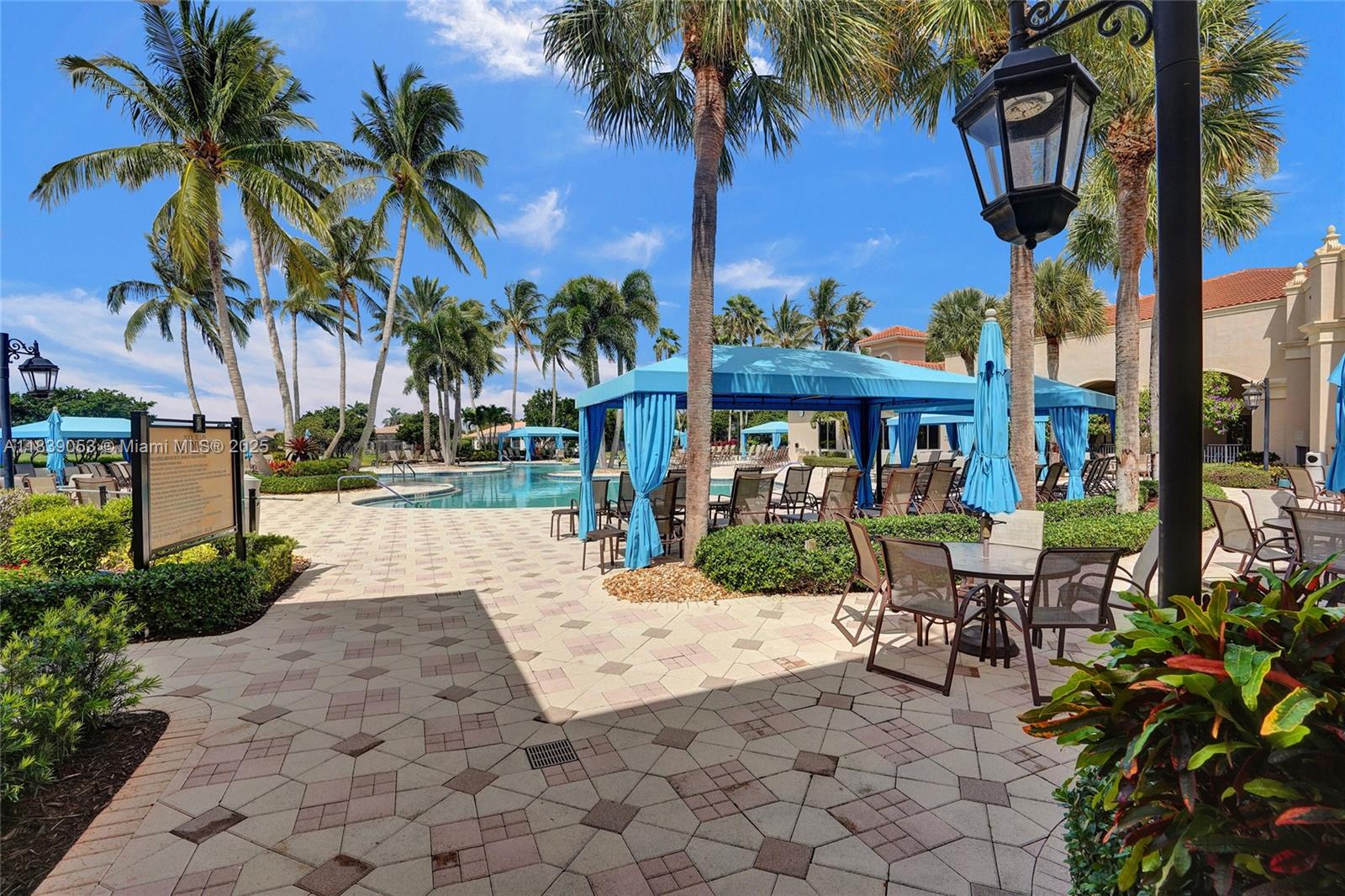 VALENCIA PALMS - Residential