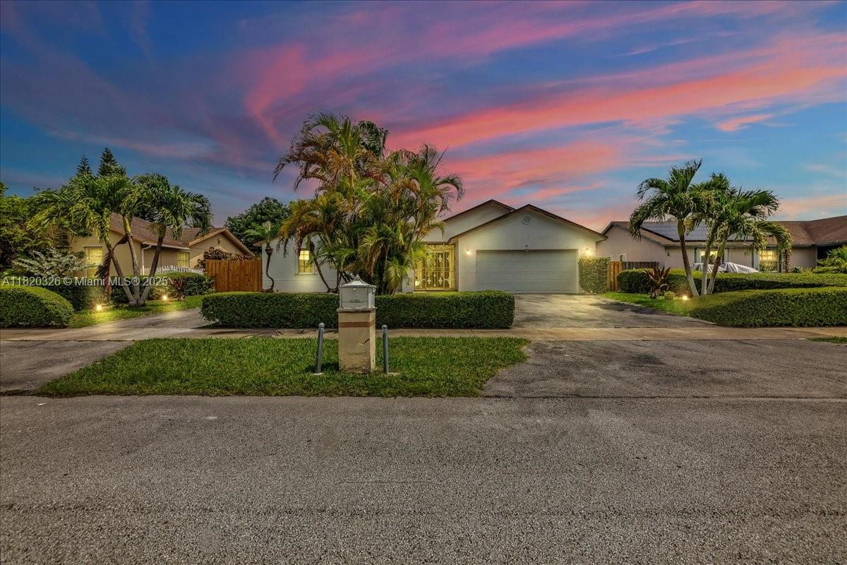 13811 Sw 285th Ter, Homestead, Miami-Dade County, Florida - 3 Bedrooms  
2 Bathrooms - 