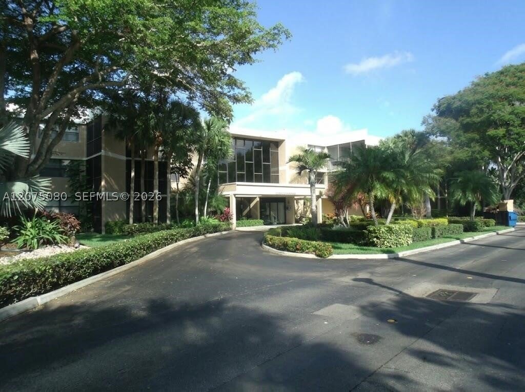 16500 Golf Club Rd