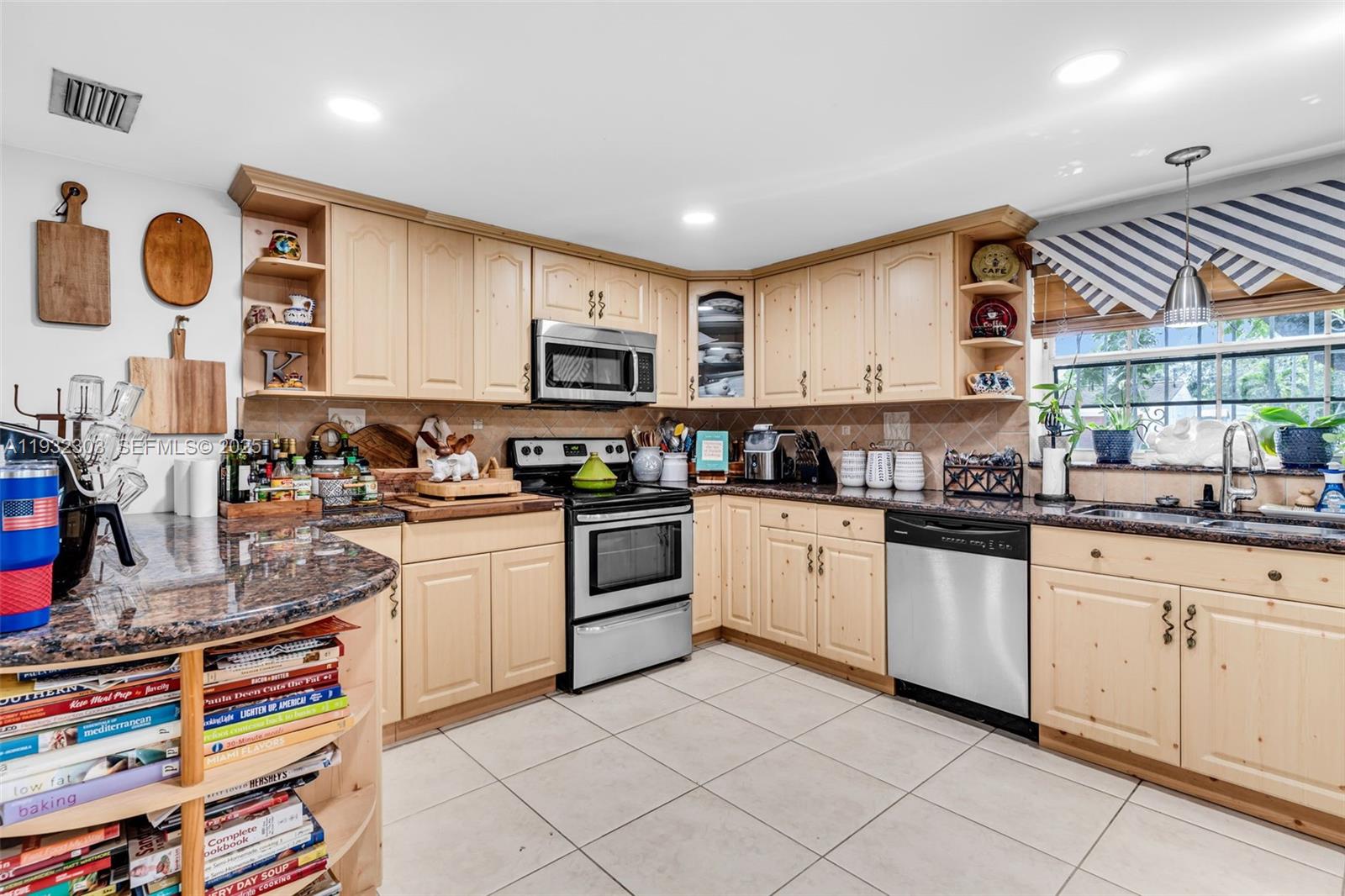 CORAL PK EST SEC 6 - Residential