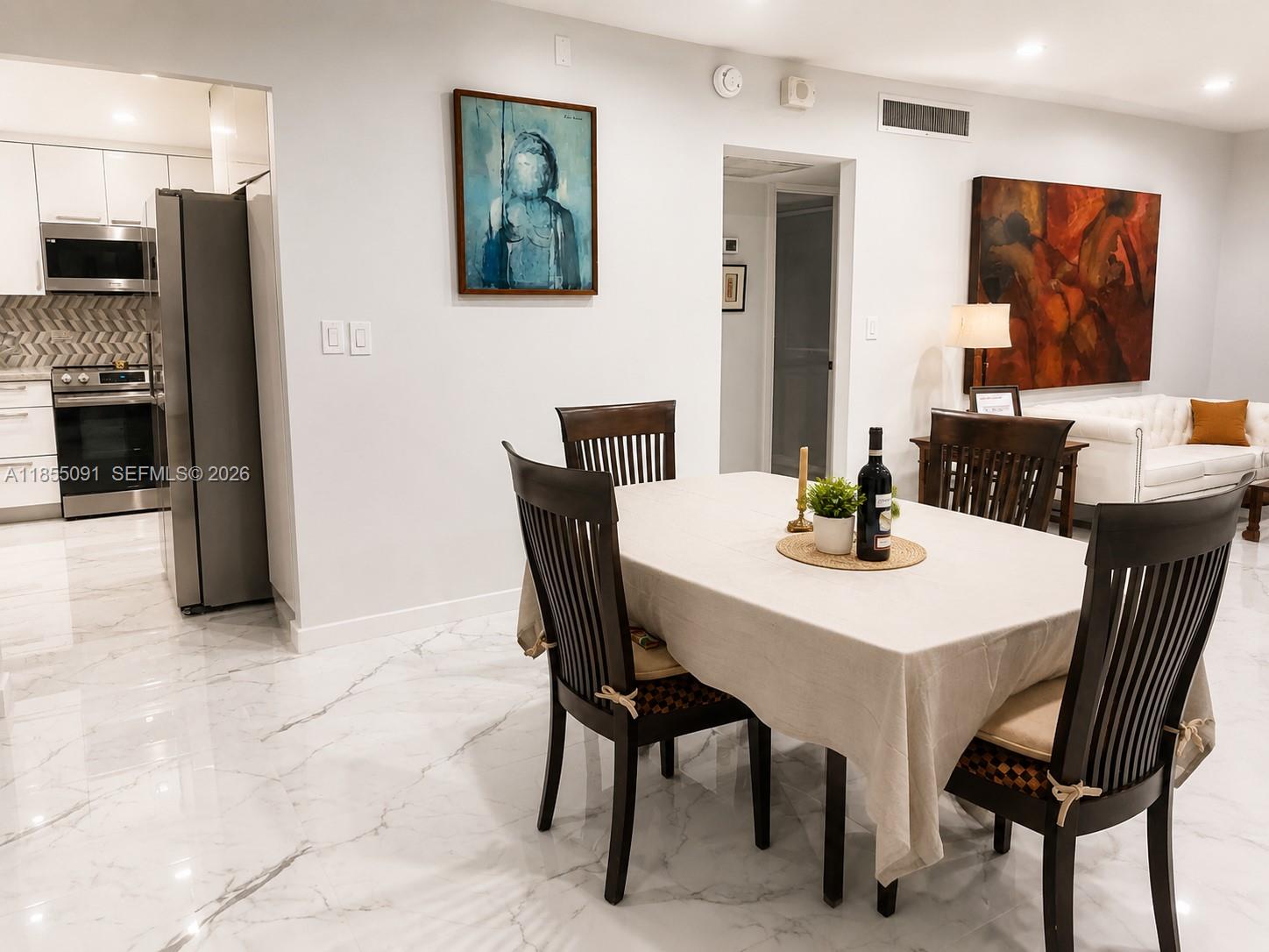5005 Collins Ave 822