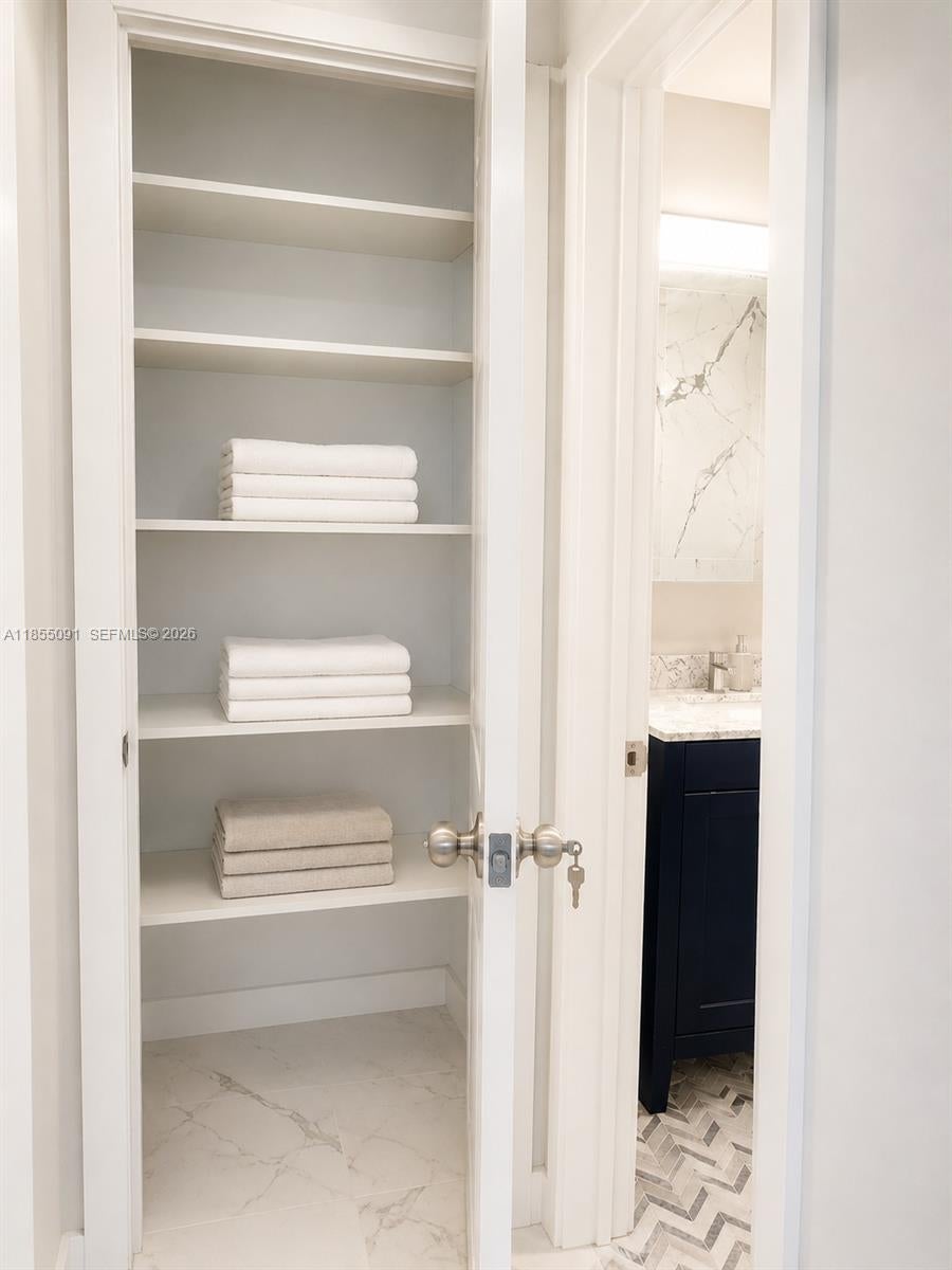 5005 Collins Ave 822
