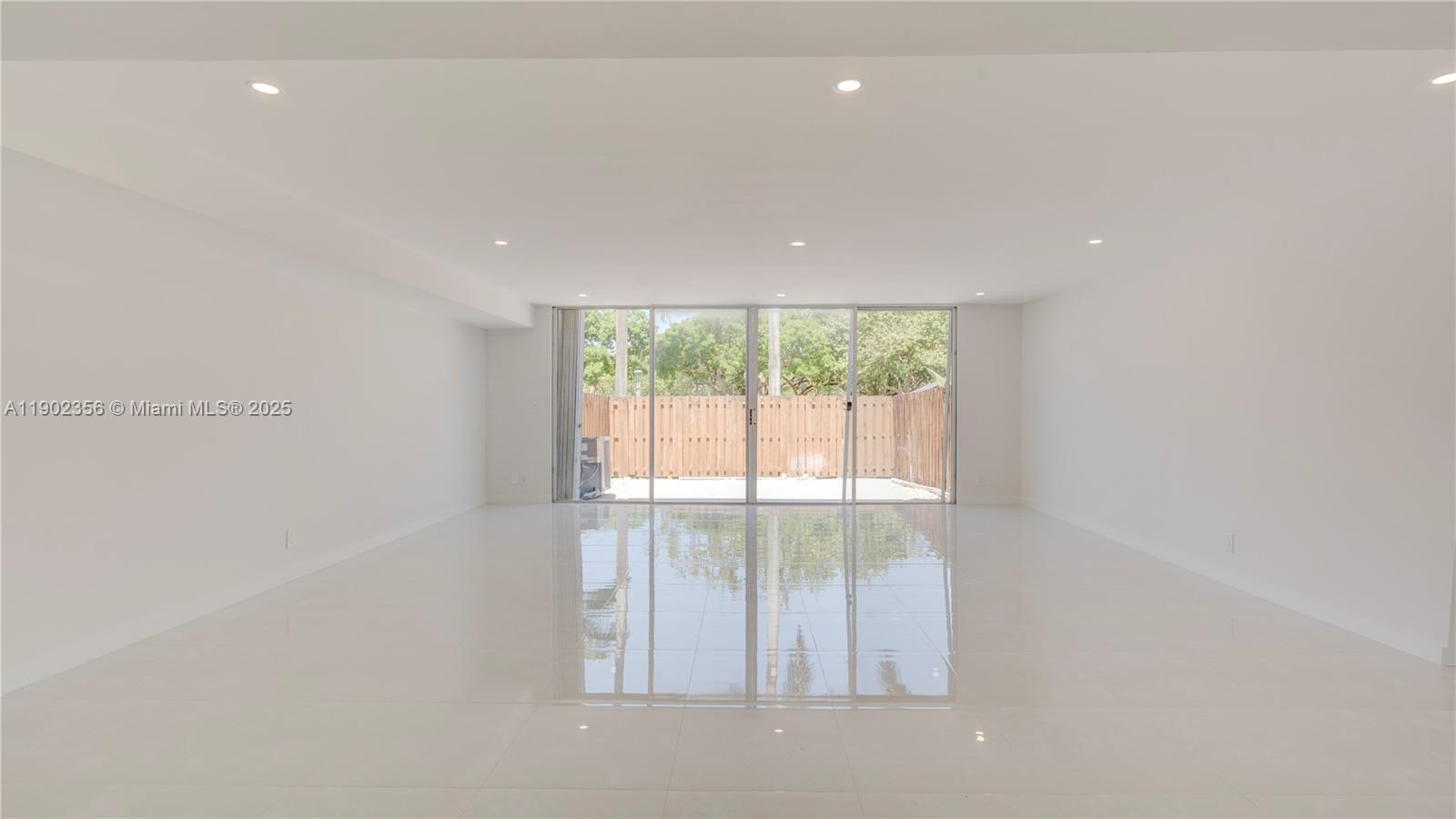 VENETIAN PARK III CONDO - Residential Lease