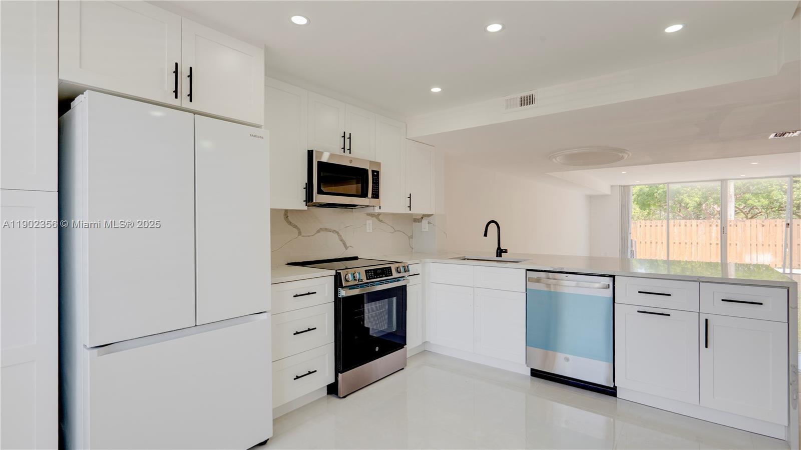 VENETIAN PARK III CONDO - Residential Lease