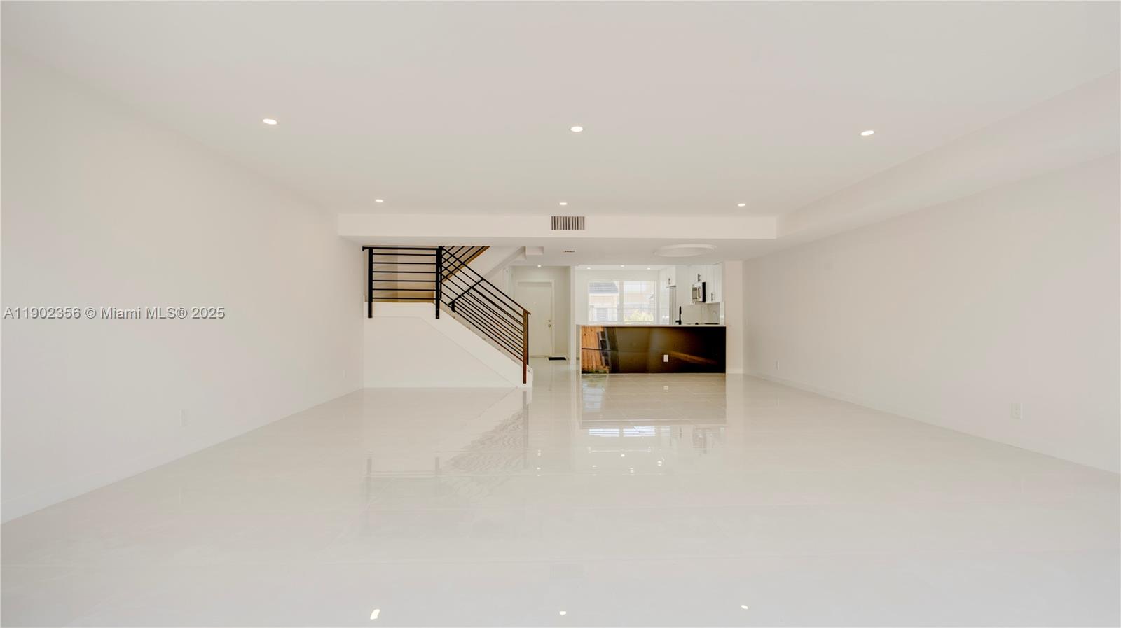 VENETIAN PARK III CONDO - Residential Lease