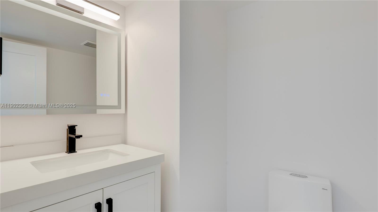 VENETIAN PARK III CONDO - Residential Lease