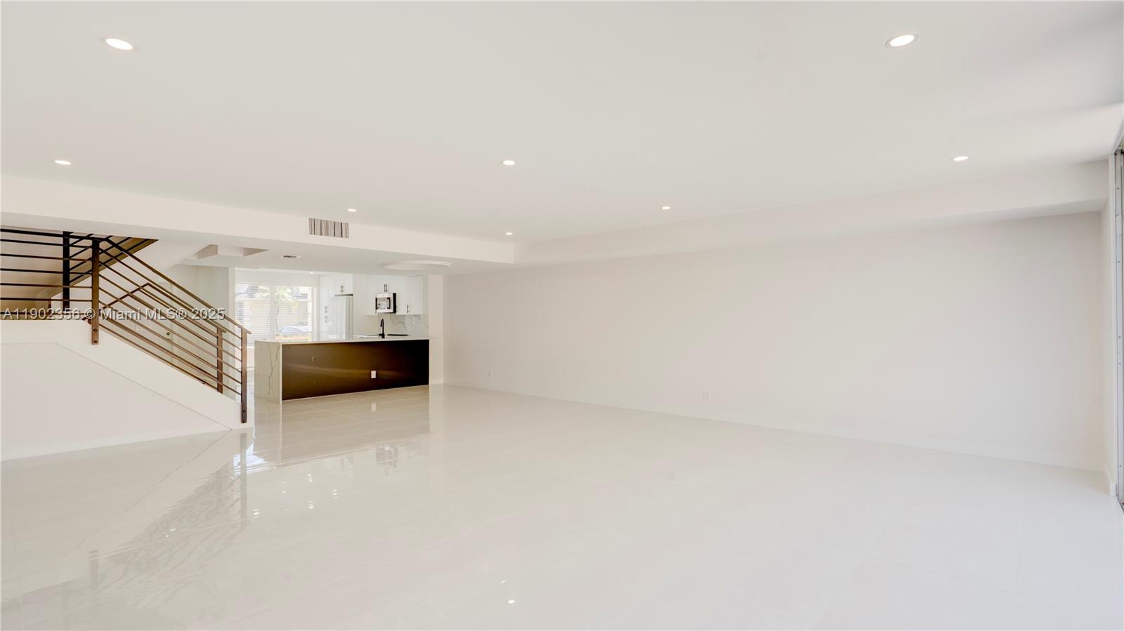 VENETIAN PARK III CONDO - Residential Lease