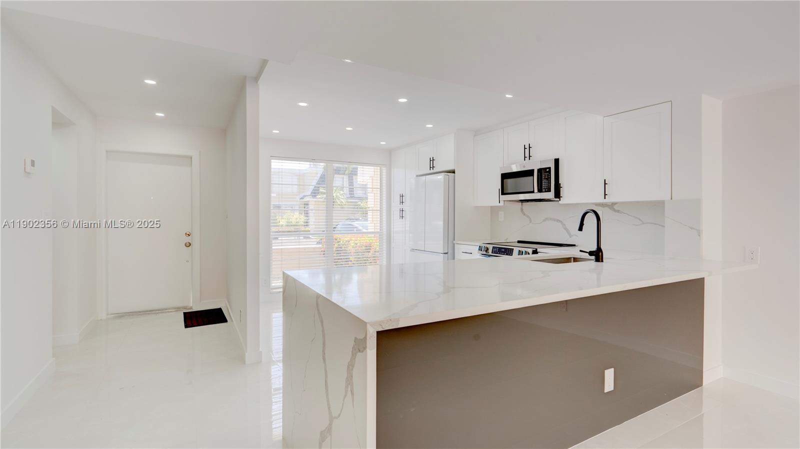 VENETIAN PARK III CONDO - Residential Lease