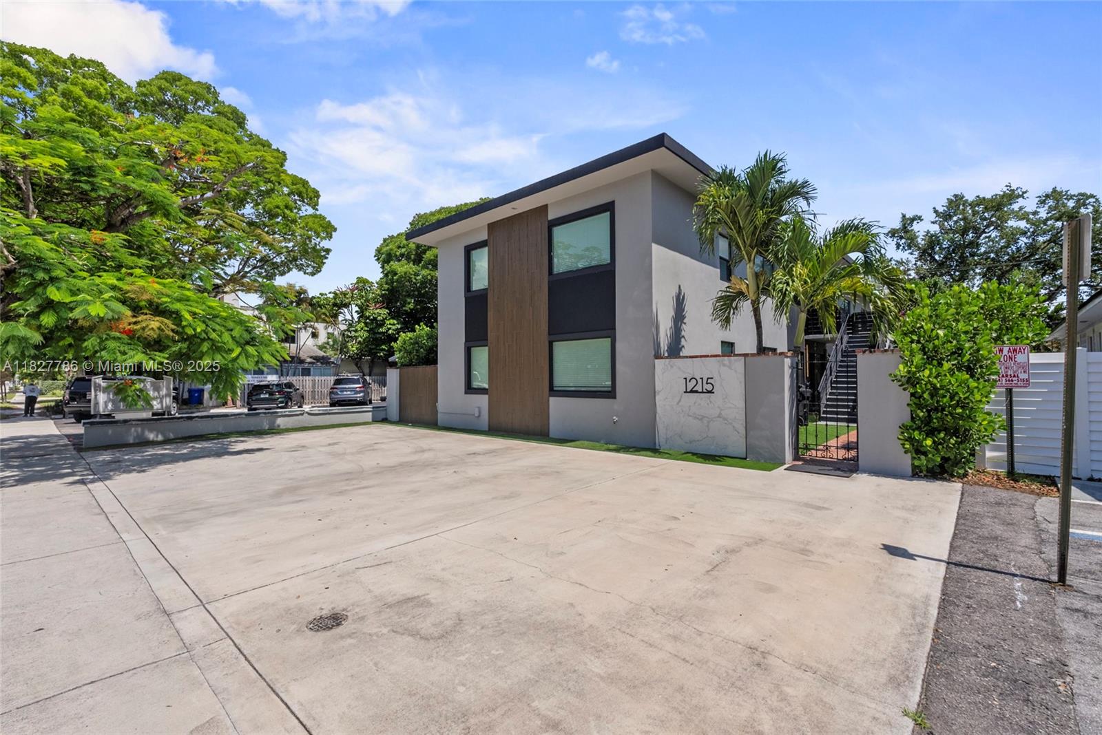 1215 E Broward Blvd