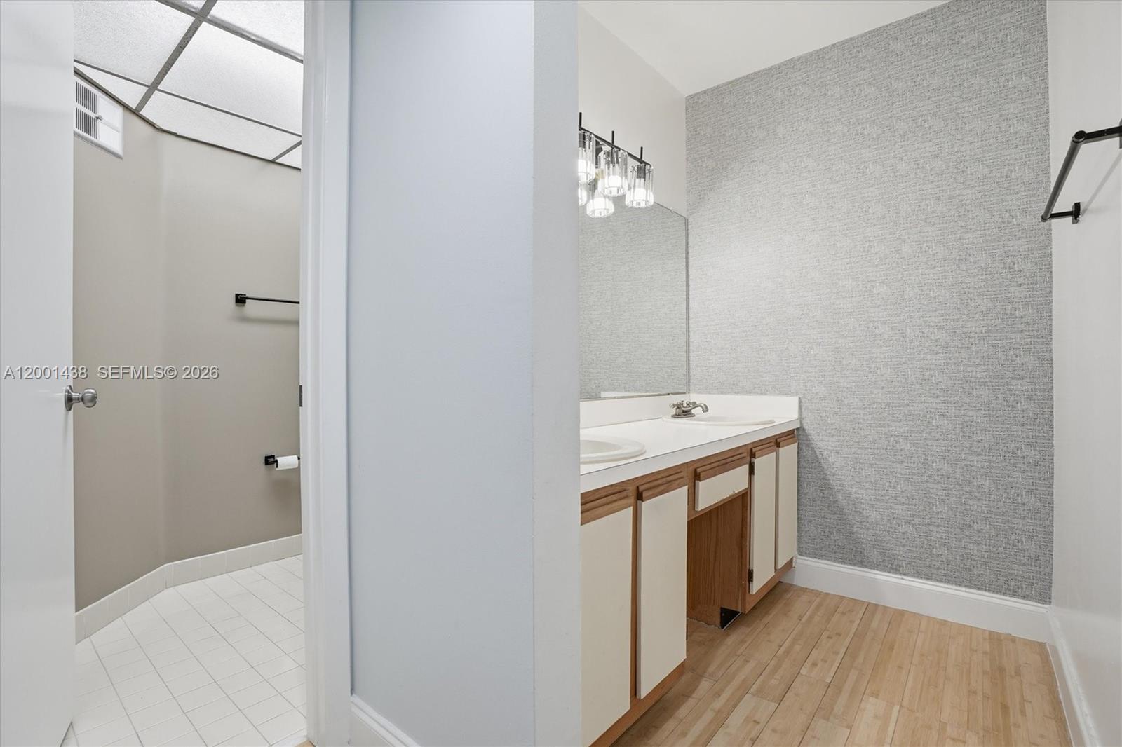 SHERIDAN BY THE BEACH CON - Residential