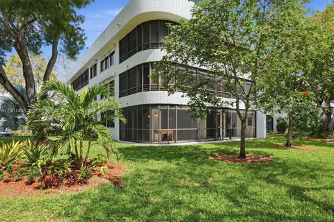 Photo of 1410 Sheridan St #8I, Hollywood, FL 33020 (MLS # A12001438)