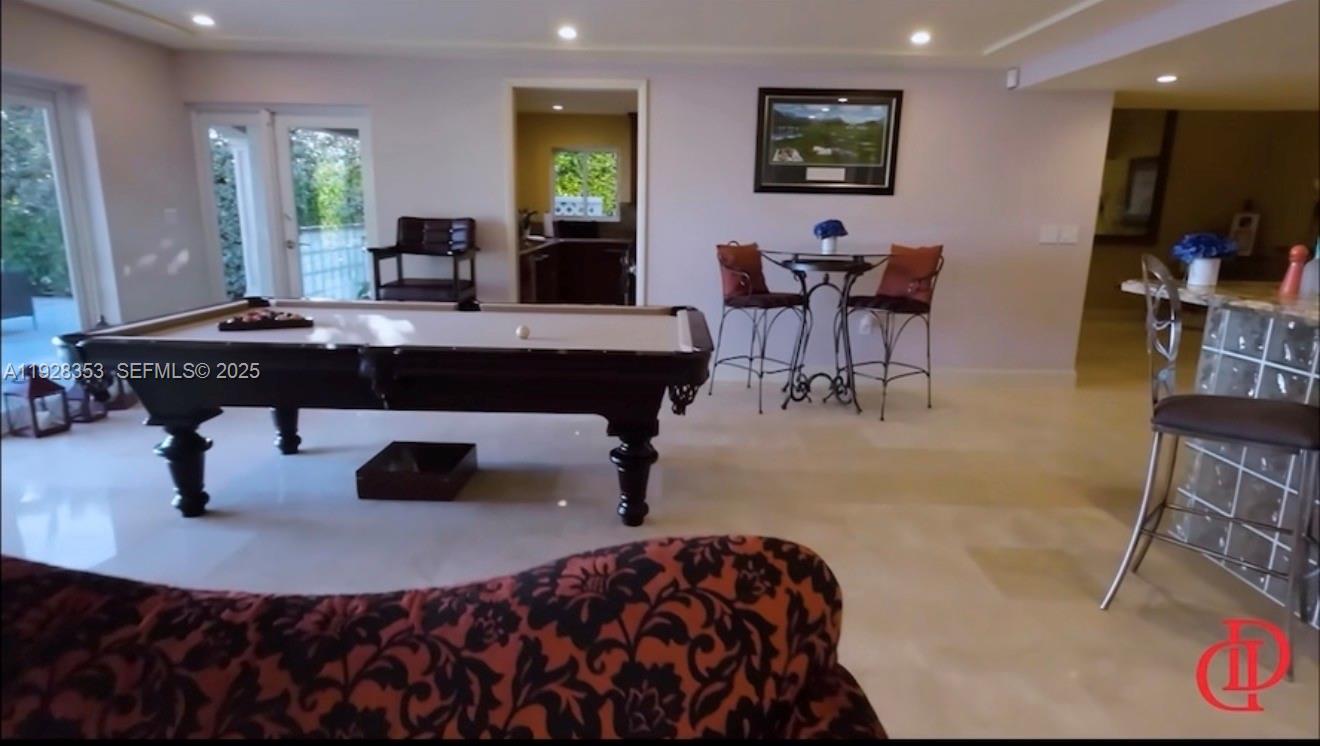 TREASURE ISLAND - Residential