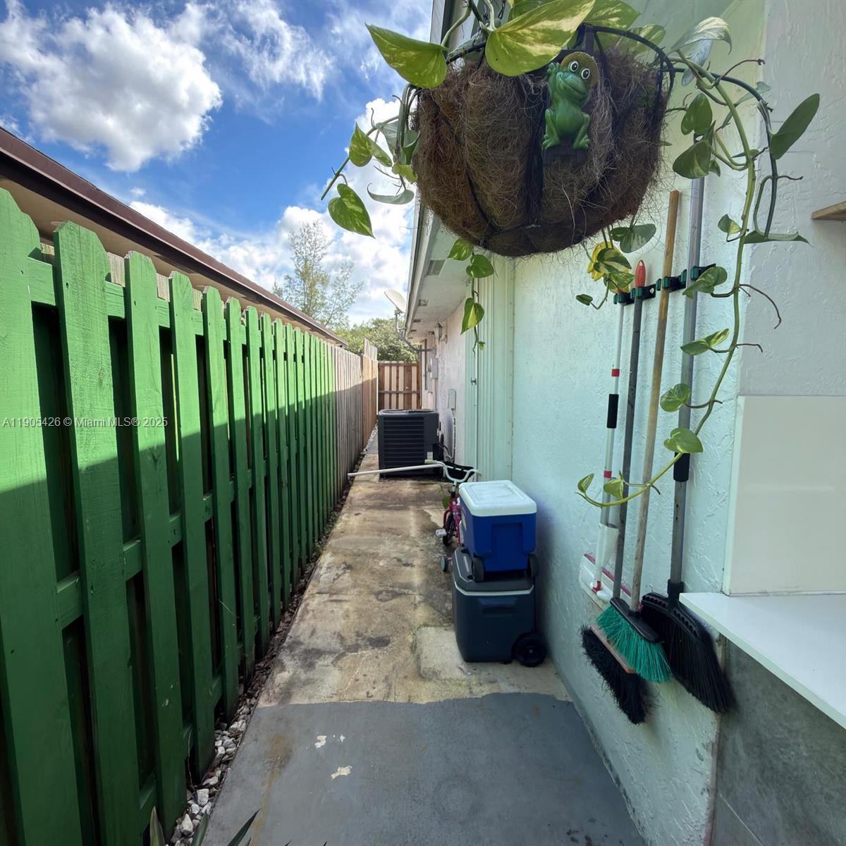 HABITAT VILLAS - Residential Lease