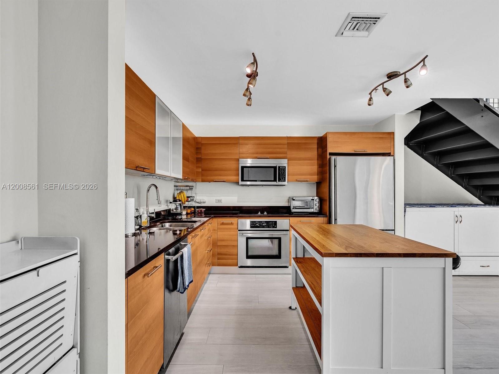 3301 NE 1st Ave M0306