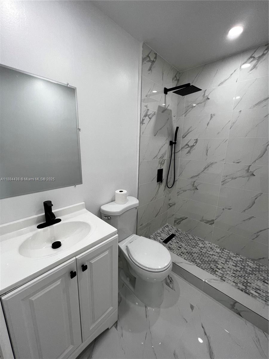 VILLA BISCAYA JARDINES CO - Residential Lease