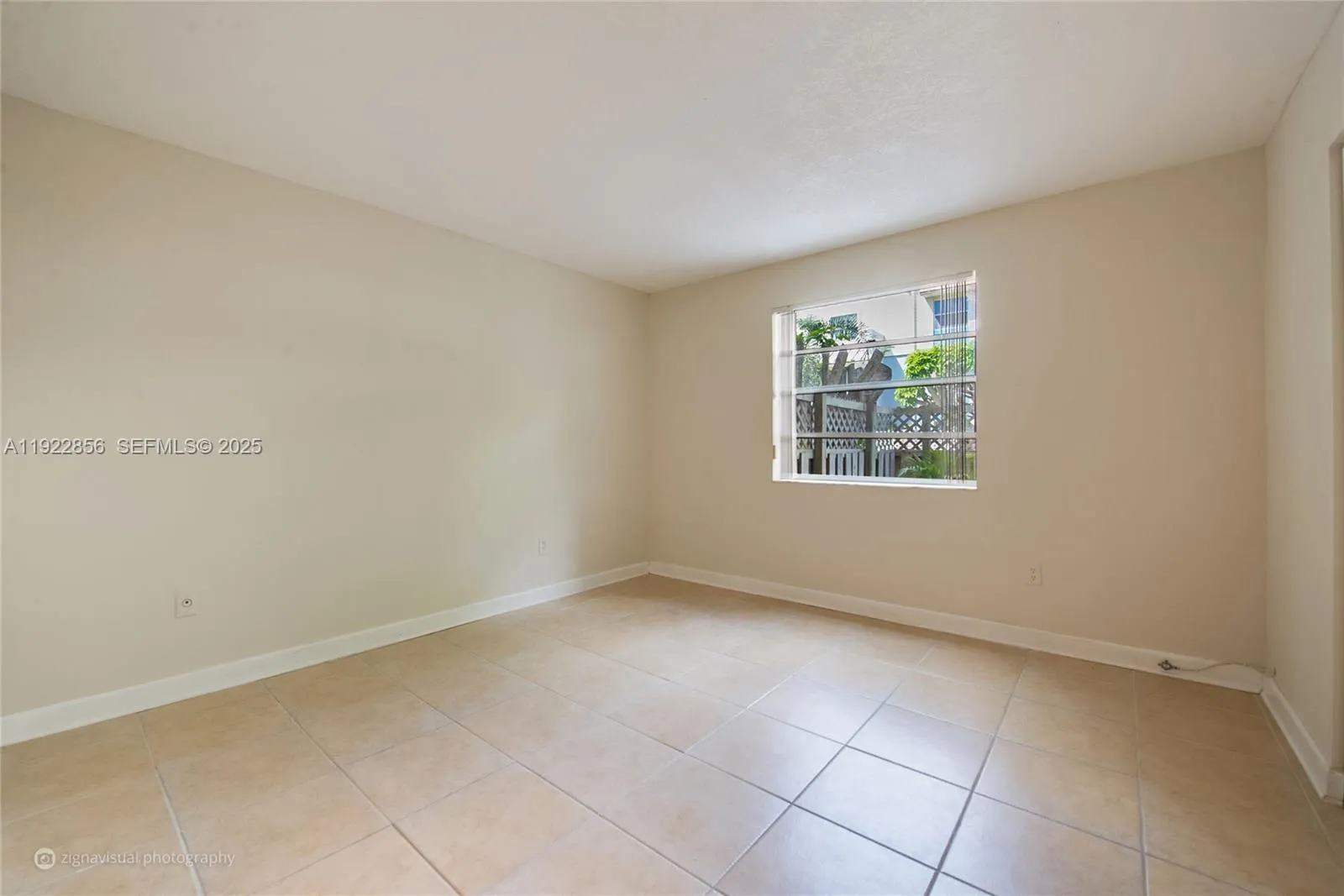 Miami, Florida 33155, United States, 2 Bedrooms Bedrooms, ,2 BathroomsBathrooms,Residential,Active,250877