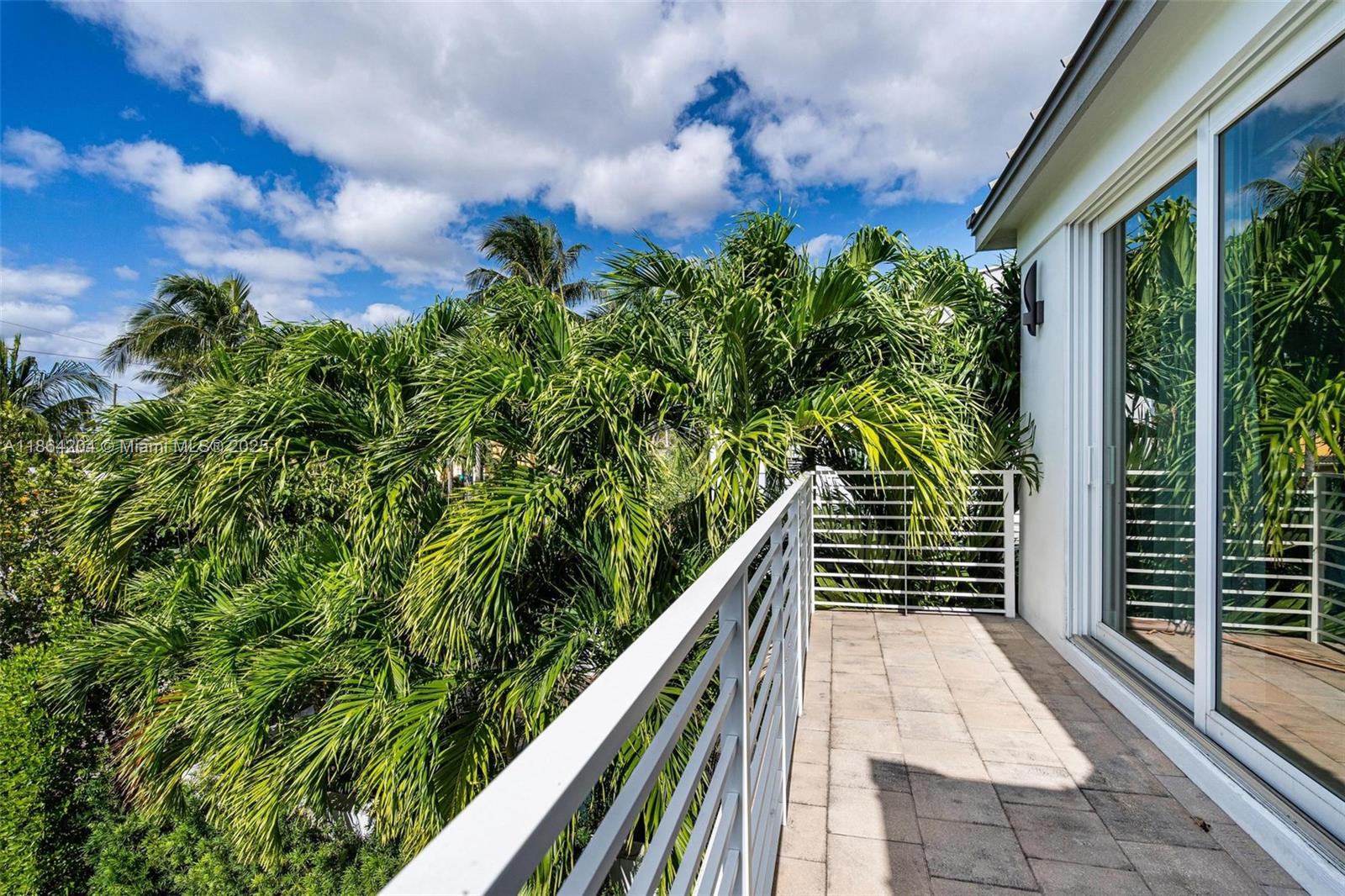 LAUDERDALE BEACH EXT UNIT - Residential