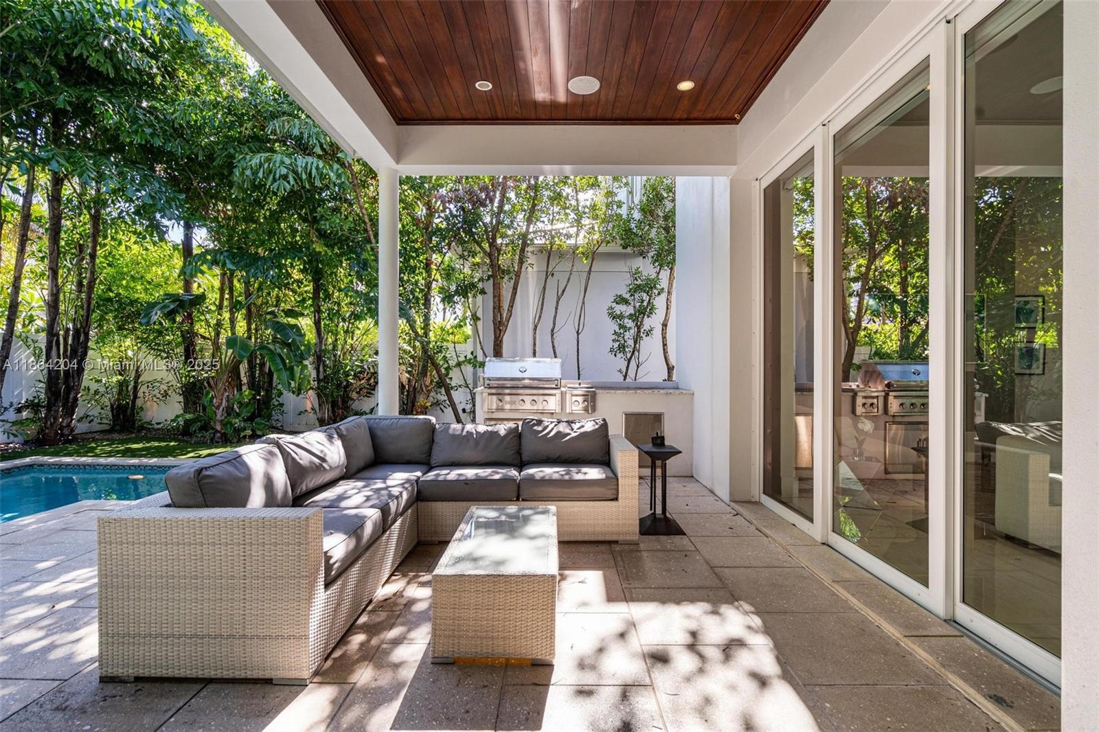 LAUDERDALE BEACH EXT UNIT - Residential