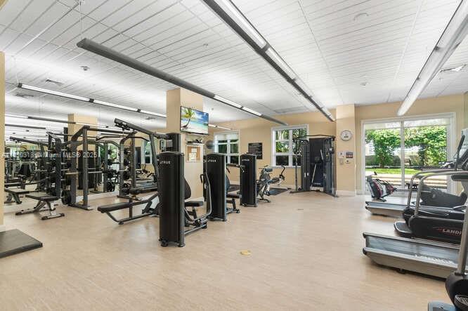 METROPOLITAN CONDO - Residential Lease