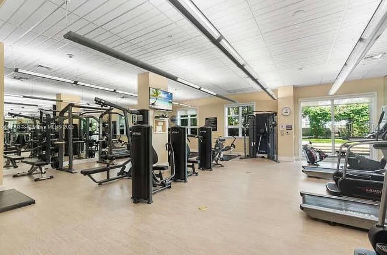 METROPOLITAN CONDO - Residential Lease