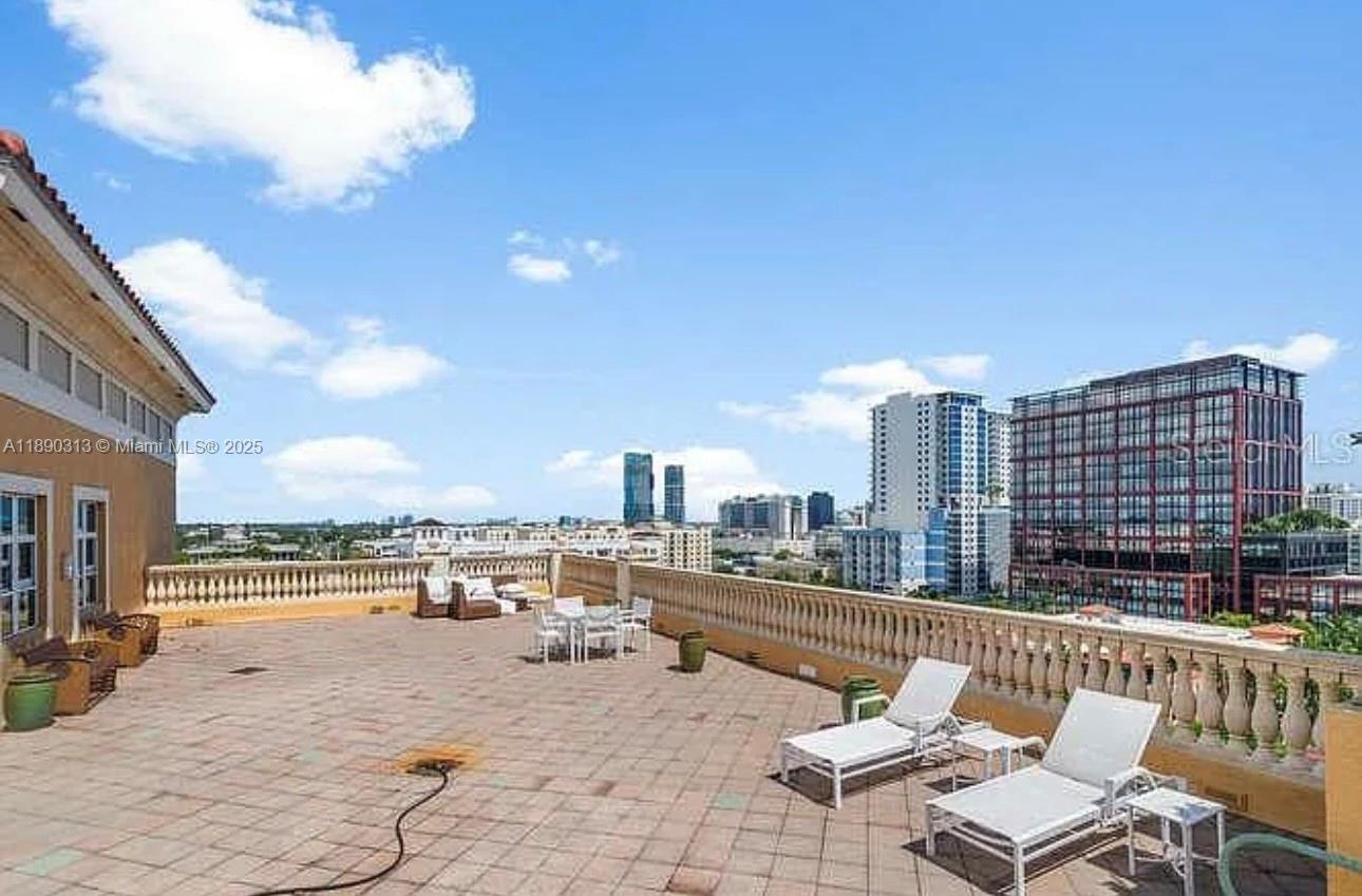 METROPOLITAN CONDO - Residential Lease