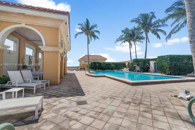 Live in the heart of vibrant Downtown West Palm Beach at The Metropolitan, where style meets convenience. Just steps from The Square (City Place), dining, shopping, entertainment, and culture including the Kravis Center and Publix. 24-hr attended lobby and security, modern fitness center, business center, library, pool, and social room. Boutique-style building with resort-inspired amenities in one of West Palm Beach’s most desirable locations.