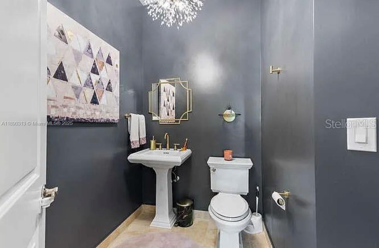 METROPOLITAN CONDO - Residential Lease