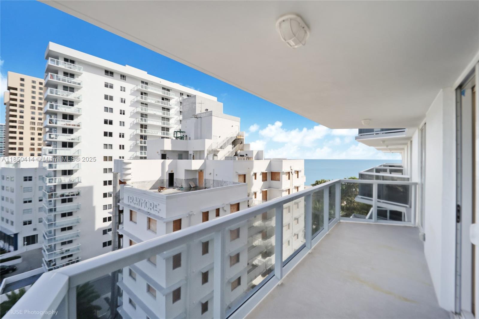 2401 Collins Ave 1109