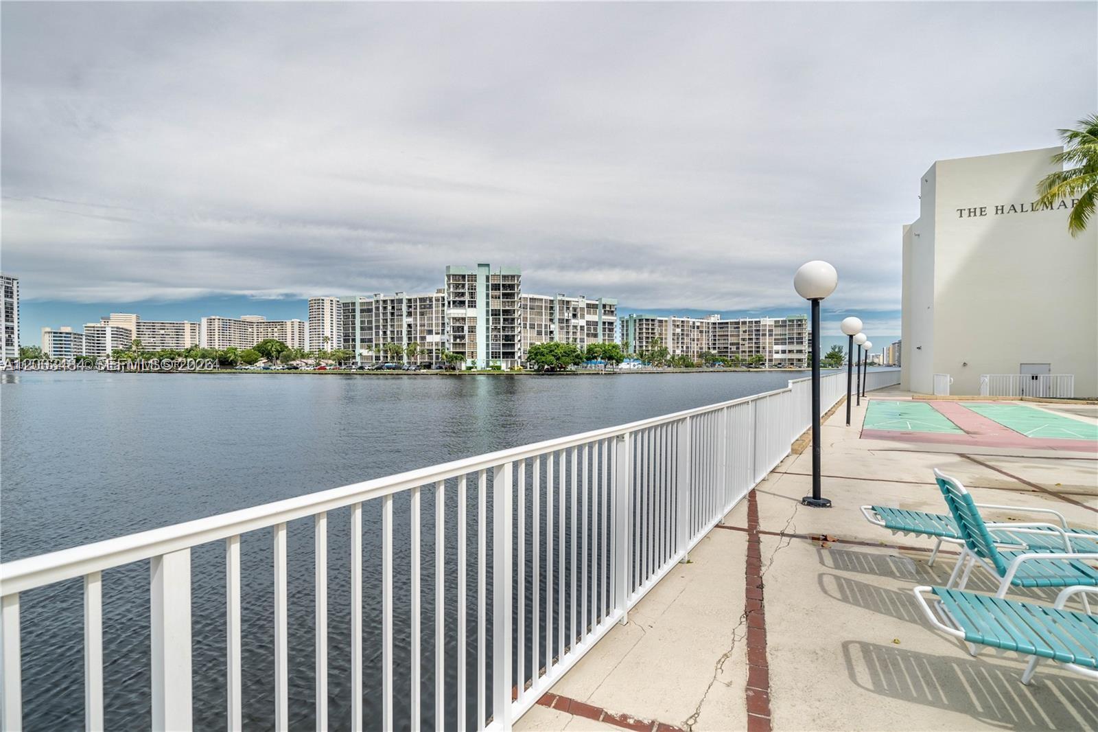 HALLMARK OF HOLLYWOOD CON - Residential