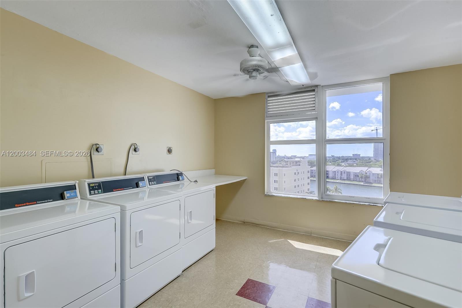 HALLMARK OF HOLLYWOOD CON - Residential