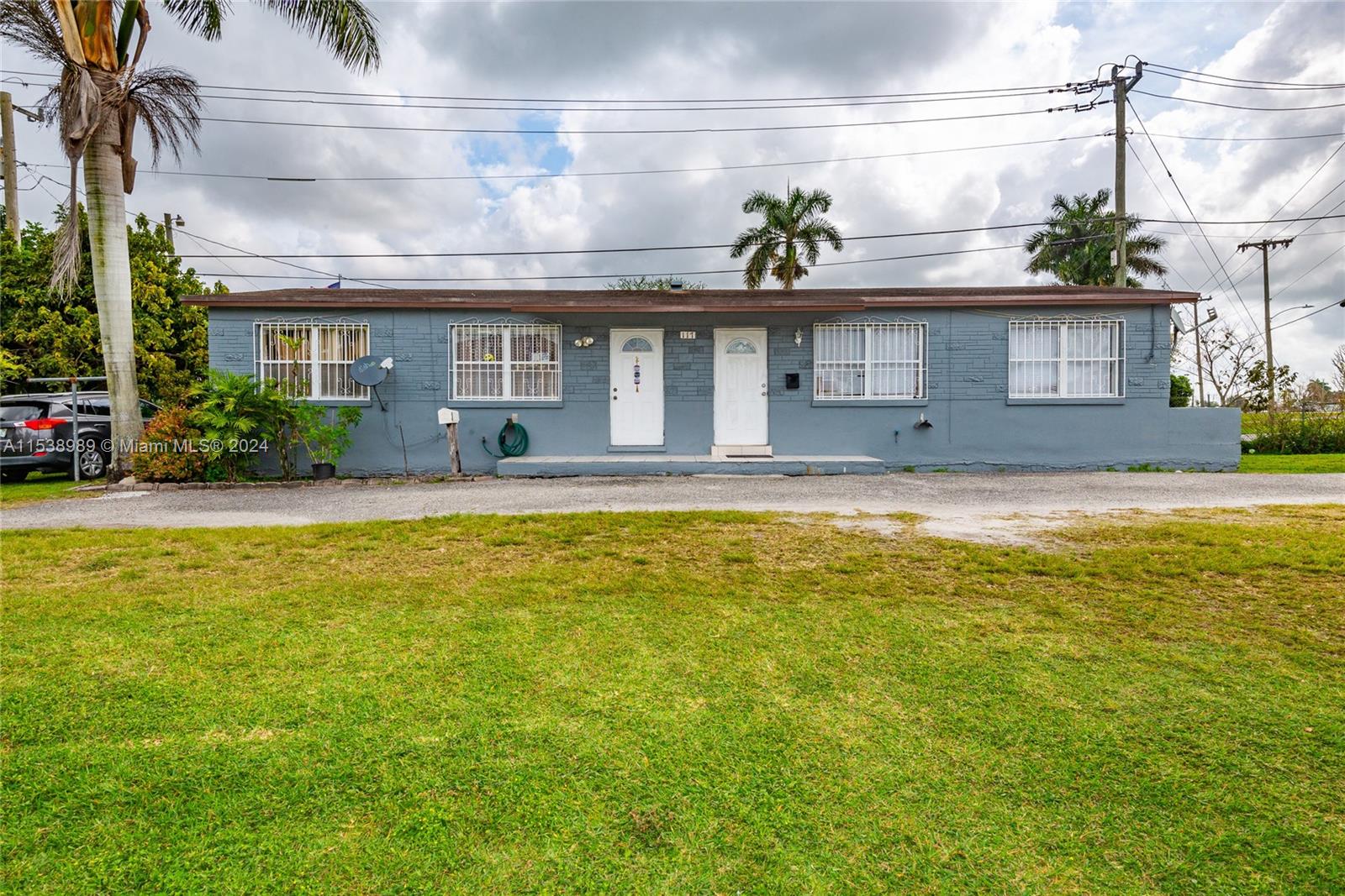 Photo 1 of 117 E Canal St N St, Belle Glade, Florida, $295,000, Web #: 11538989