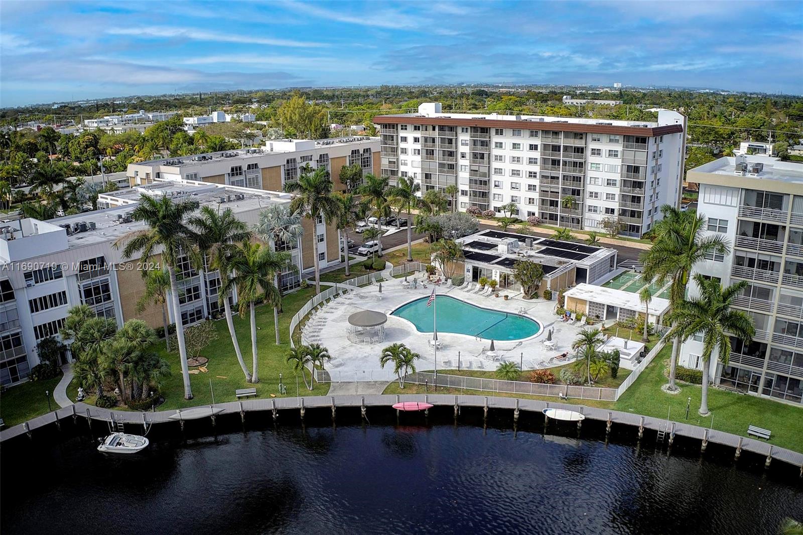 Property for Sale at 3020 Ne 16th Ave 306, Oakland Park, Miami-Dade County, Florida - Bedrooms: 2 
Bathrooms: 1  - $269,000