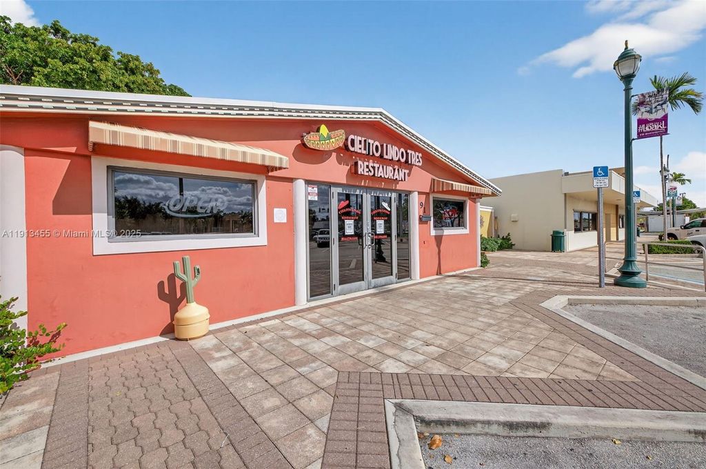 Photo of 91 NE 44th St, Oakland Park, FL 33334 (MLS # A11913455)